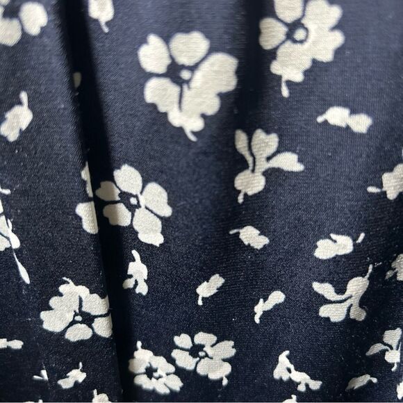 Banana Republic Women’s Blouse Size Medium Blue White Sleeveless Front Tie - Picture 5 of 11